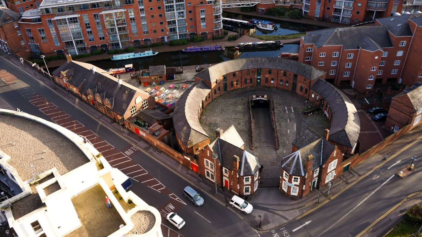 roundhouse.jpg (291 KB)